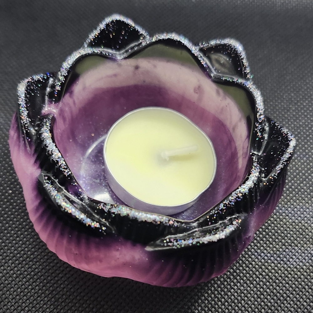 Tealight tulip candle holder